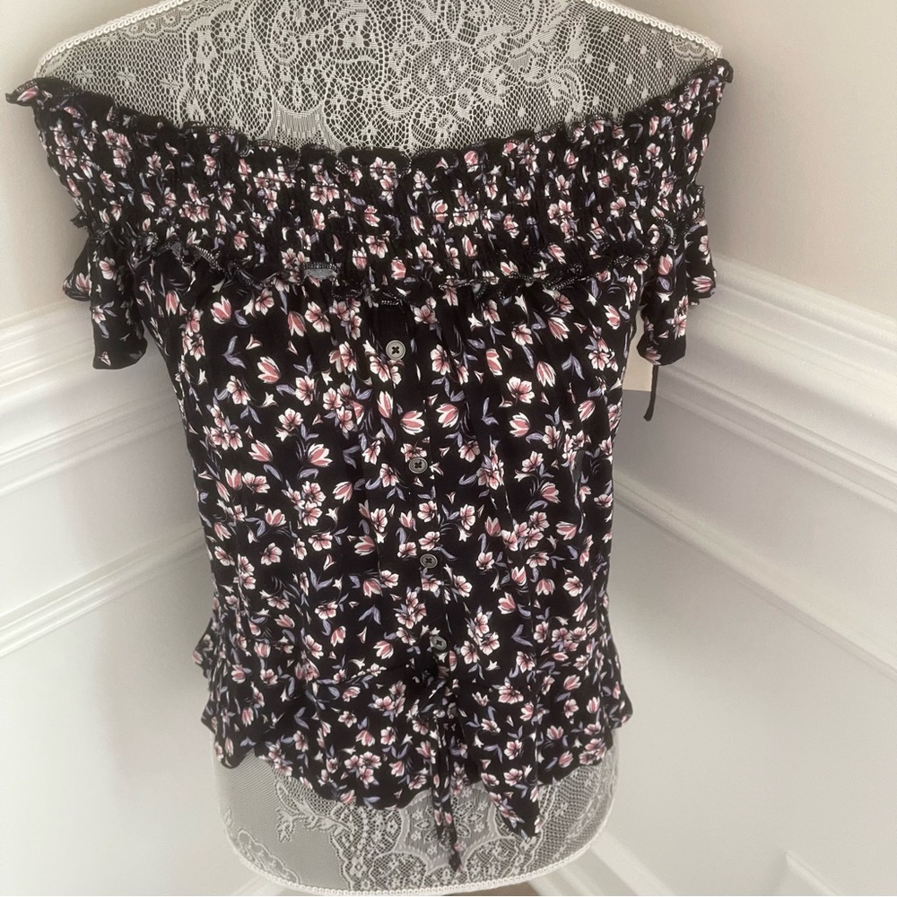 Aeropostale Womens Smocked Black Floral Print Blouse Size M new with tags